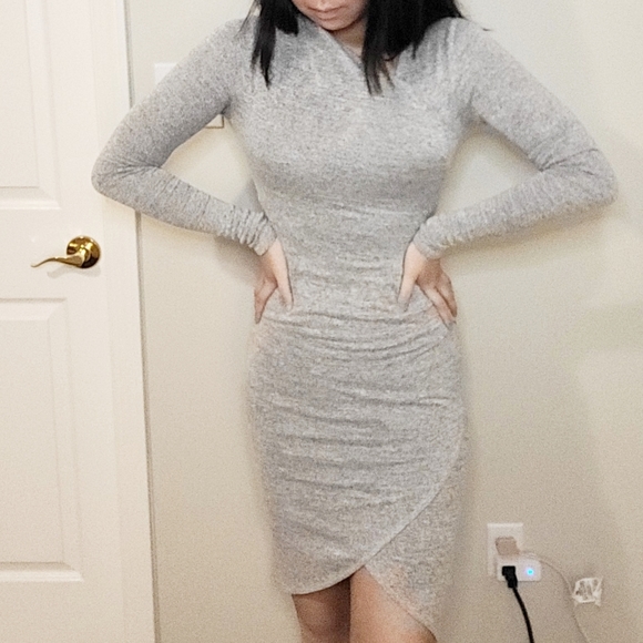 Aritzia Dresses & Skirts - Wilfred Free Grey Long Sleeve Body Con Dress